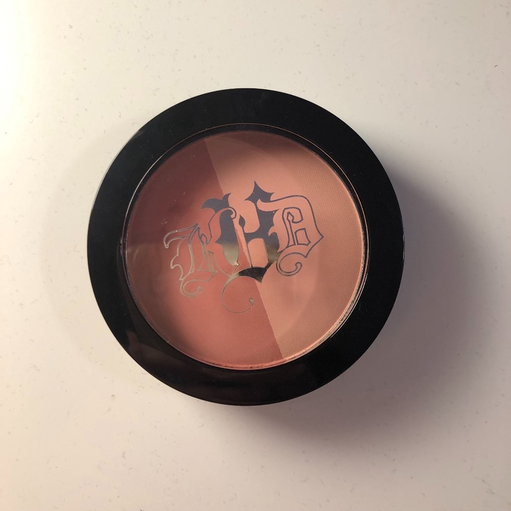 NWOT Kat Von D Shade + Light Blush